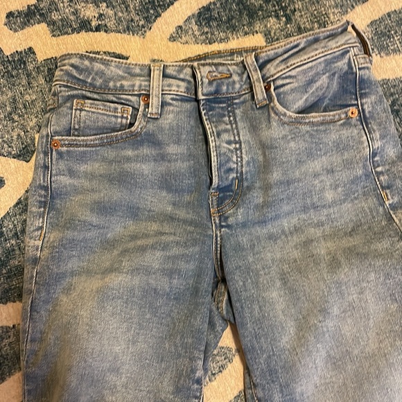 Light wash jeans - Picture 2 of 3